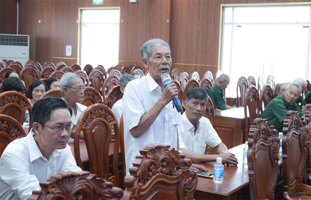 Cử tri quan tâm nhiều đến tình hình phát triển kinh tế- xã hội của địa phương sau sắp xếp đơn vị hành chính, sáp nhập tỉnh. (Ảnh: Phương Thảo)