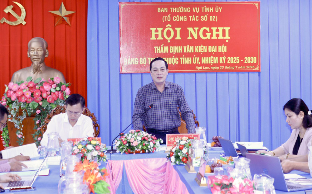 Đồng chí Lâm Minh Đằng- Phó Bí thư Tỉnh ủy phát biểu chỉ đạo tại hội nghị.