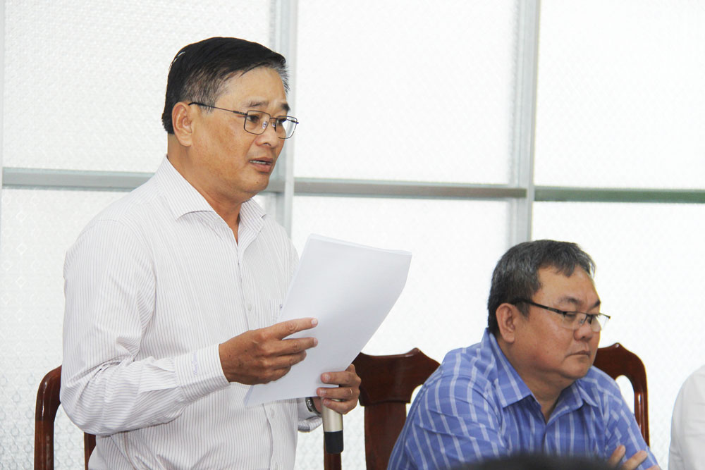 Phó Giám đốc Sở Nông nghiệp và Môi trường Nguyễn Văn Buội báo cáo một số nội dung liên quan hoạt động của ngành.