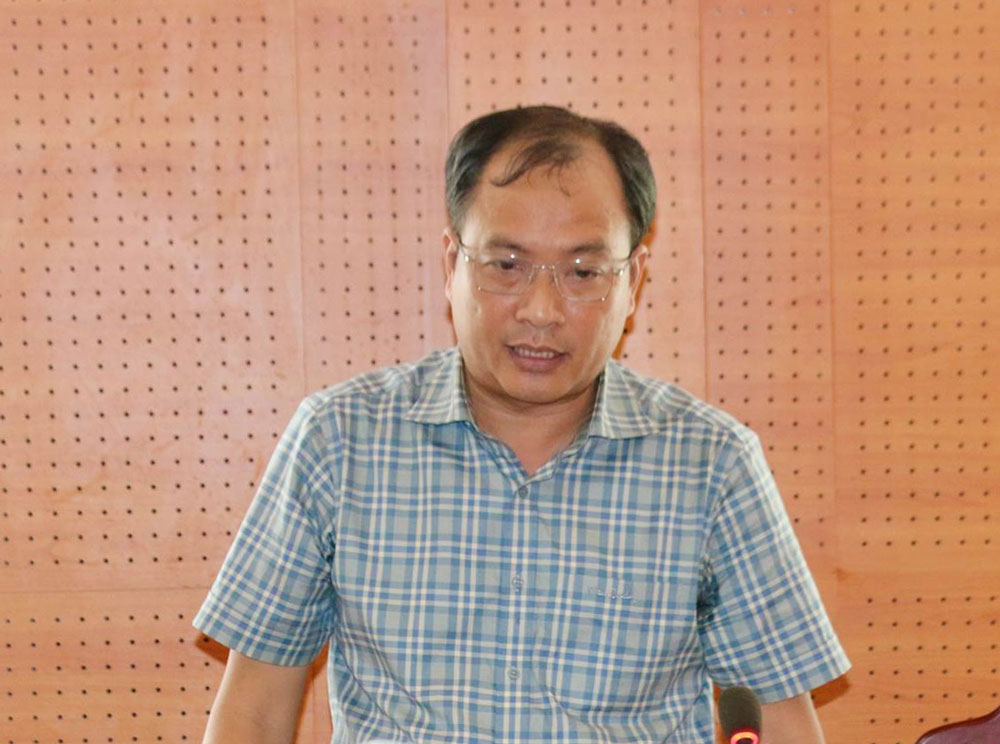 Đồng chí Nguyễn Trọng Nhân- Bí thư Đảng ủy phường Trường Long Hòa báo cáo kết quả chuẩn bị văn kiện đại hội.