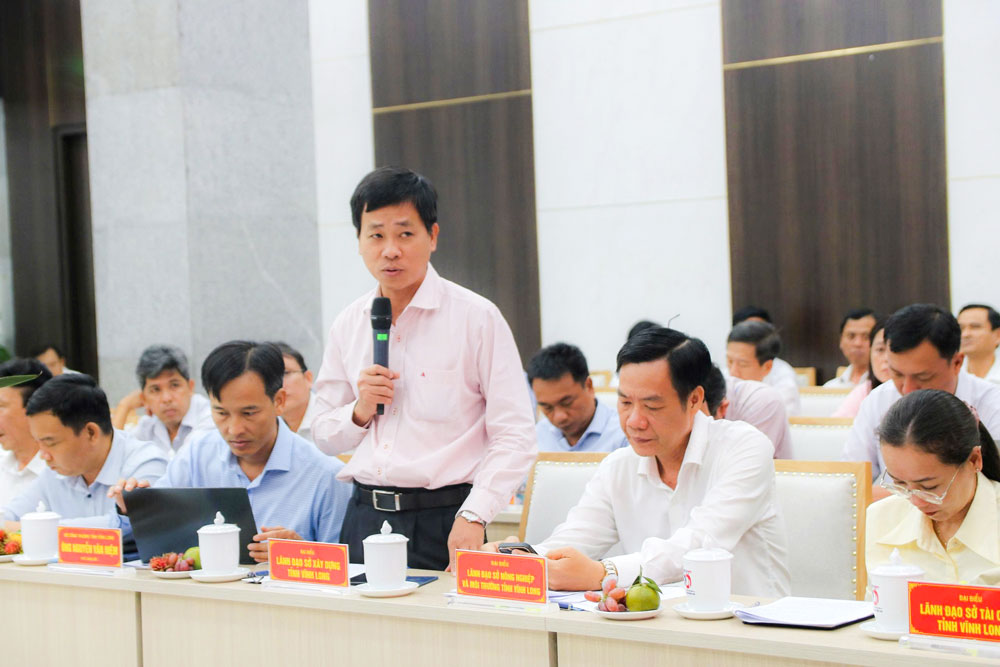 Đại diện Sở Xây dựng đóng góp ý kiến tại hội nghị.