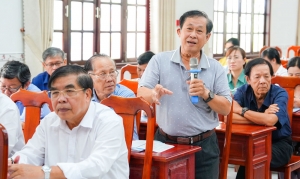 Đại diện chức sắc, chức việc, trí thức, nhà khoa học, văn nghệ sĩ đóng góp dự thảo các văn kiện trình đại hội