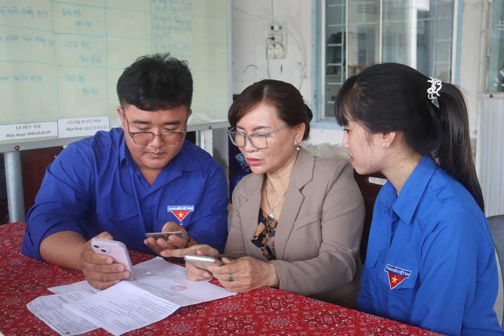 Tuổi trẻ tình nguyện góp sức cải cách hành chính và chuyển đổi số quốc gia.
