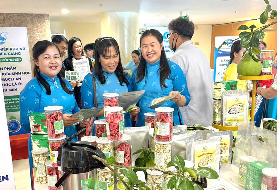 Các cấp hội tăng cường kết nối, giới thiệu sản phẩm khởi nghiệp của phụ nữ.