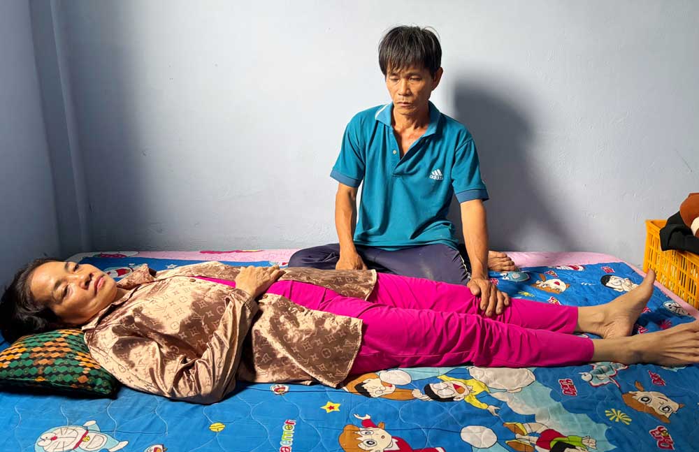 Bà Trần Kim Hoa bị ung thư di căn màng phổi rất cần được hỗ trợ để điều trị.