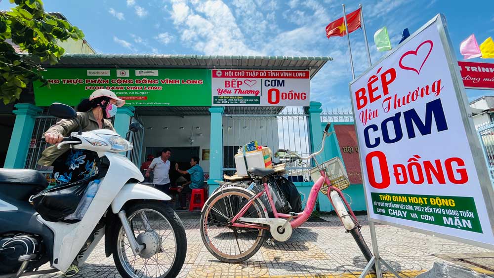 “Bếp cơm 0 đồng” đem đến bữa cơm ngon miệng, ấm lòng cho người lao động nghèo, người có hoàn cảnh khó khăn.