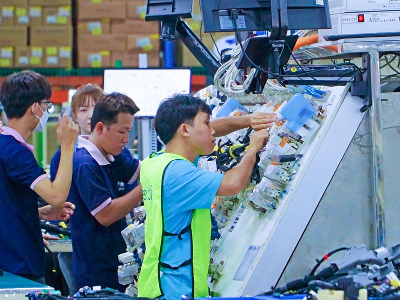 Tình hình sản xuất của nhiều doanh nghiệp ổn định và có thêm các đơn hàng mới.