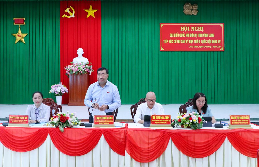 Đoàn Đại biểu Quốc hội tỉnh Vĩnh Long tiếp xúc cử tri xã Châu Thành.