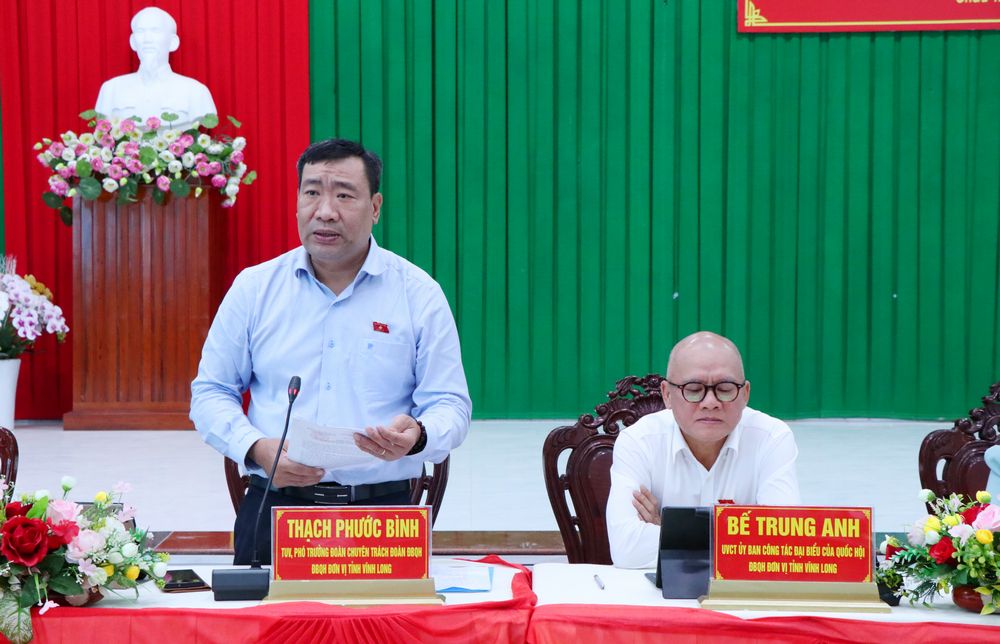 Đại biểu Quốc hội Thạch Phước Bình- Tỉnh ủy viên, Phó Trưởng đoàn chuyên trách Đoàn Đại biểu Quốc hội tỉnh Vĩnh Long phát biểu giải trình các ý kiến, kiến nghị của cử tri.