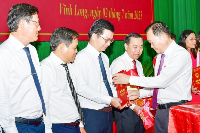 Tinh gọn tổ chức bộ máy
là đòi hỏi tất yếu từ thực tiễn 