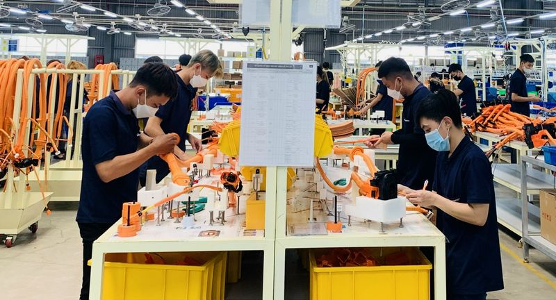 Từ việc chăm lo thiết thực của tổ chức công đoàn, công nhân an tâm làm việc hơn.
