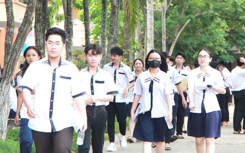 Thí sinh tham gia Kỳ thi tốt nghiệp THPT năm 2025 tại Hội đồng thi số 57, tỉnh Vĩnh Long (cũ).