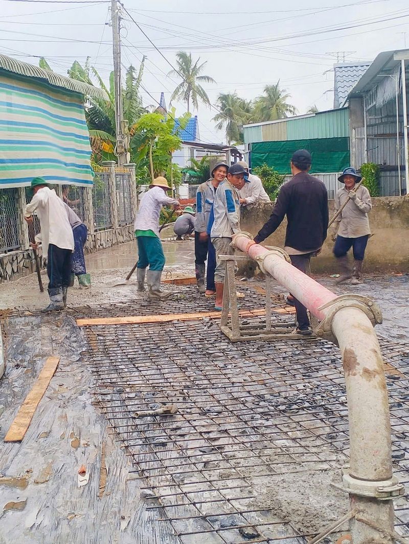 Công trình đường đan liên xóm tại ấp Nước Xoáy có tổng kinh phí xây dựng 340 triệu đồng từ nguồn huy động sức dân.