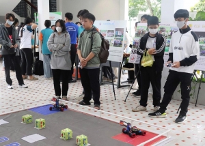 Gần 300 học sinh, phụ huynh tham gia chương trình định hướng nghề nghiệp