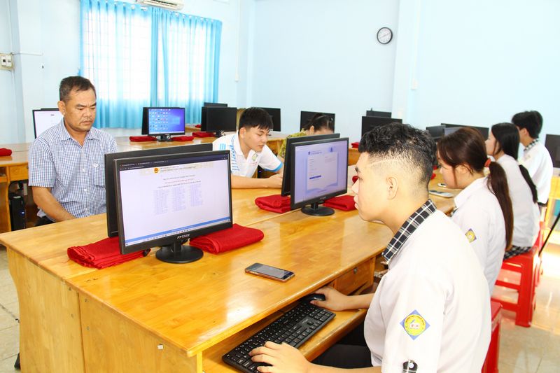 Điểm sàn là cơ sở để học sinh đăng ký nguyện vọng xét tuyển đại học.