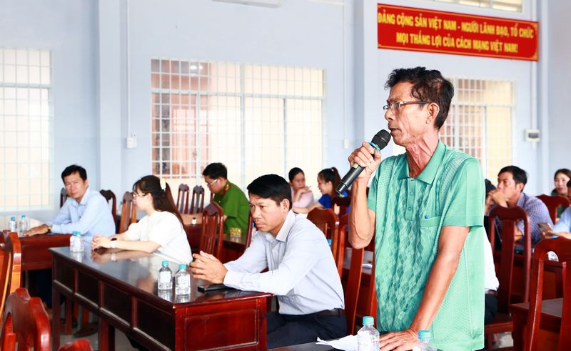 Cử tri Phạm Minh Xê, ấp Ba Động, phường Trường Long Hòa đề đạt ý kiến.