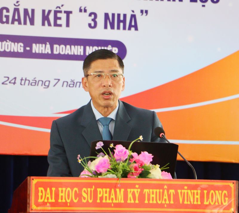 PGS.TS Nguyễn Thanh Tùng- Hiệu trưởng nhà trường phát biểu khai mạc hội thảo.