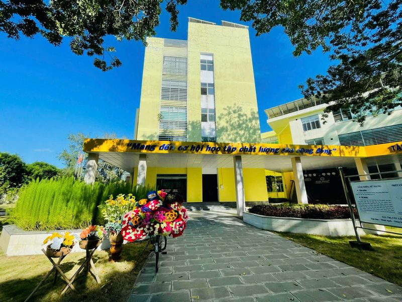 Khu nhà làm việc ở Trường Đại học Trà Vinh.
