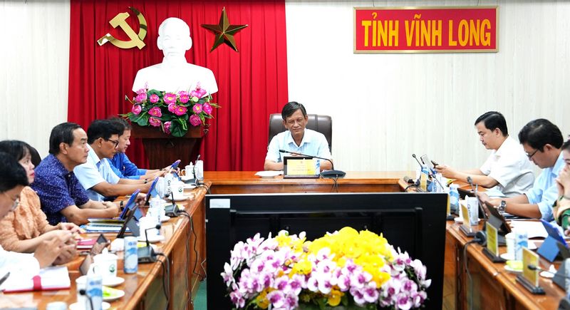 Đại biểu tham dự hội nghị tại điểm cầu tỉnh Vĩnh Long.