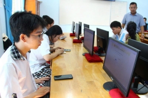 Thí sinh Vĩnh Long nộp lệ phí xét tuyển đại học trong hai ngày 4 và 5/8