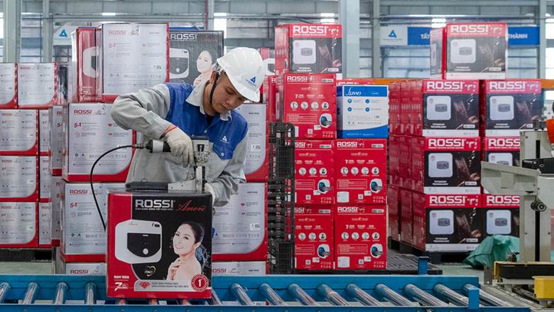 
Lao động tại Công ty Tân Á-Đại Thành. (Ảnh: SƠN TÙNG)