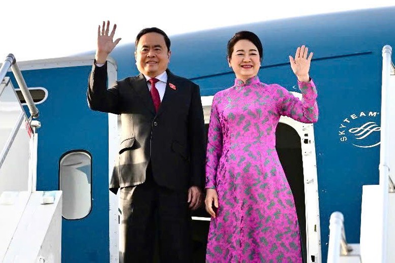 Chủ tịch Quốc hội Trần Thanh Mẫn và Phu nhân cùng đoàn đại biểu cấp cao Việt Nam đến Thủ đô Rabat bắt đầu chuyến thăm chính thức Vương quốc Morocco từ 24-27/7