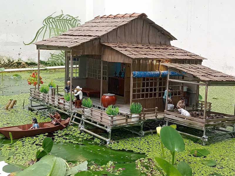 Mô hình ngôi nhà mini được thể hiện sống động.
