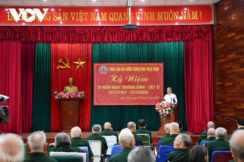 
Tổng Bí thư Tô Lâm dẫn đầu đoàn công tác Trung ương về thăm và tặng quà các thương bệnh binh, người có công gia đình chính sách tại Trung tâm điều dưỡng thương binh Thuận Thành, Bắc Ninh.