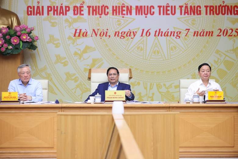 
Thủ tướng chỉ rõ 16 nhóm nhiệm vụ, giải pháp trọng tâm cho các bộ, ngành, địa phương, cơ quan, đơn vị để đạt được mục tiêu tăng trưởng 8,3-8,5% năm 2025 - Ảnh: VGP/Nhật Bắc