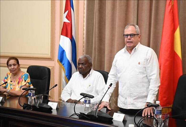 Tổng thư ký Quốc hội Chính quyền Nhân dân Cuba Homero Acosta Álvarez đánh giá cao sự hỗ trợ của Quốc hội Việt Nam. (Ảnh: Việt Hùng/TTXVN)