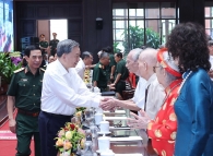Tổng Bí thư Tô Lâm gặp mặt đại biểu có công với cách mạng