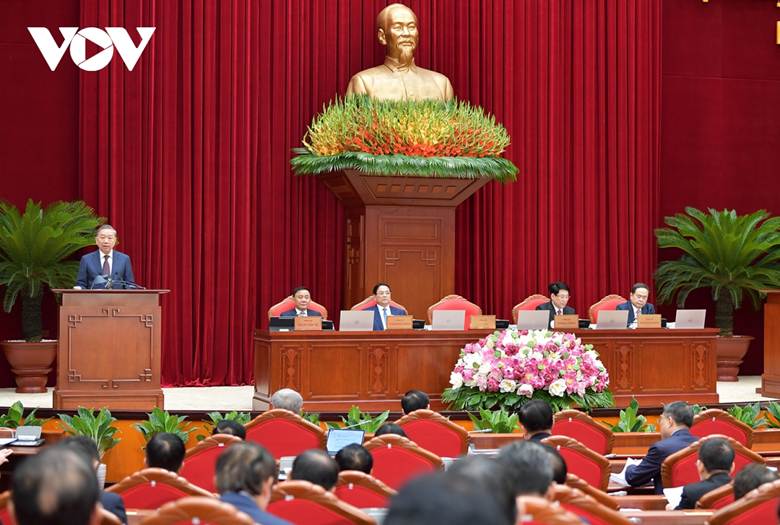 

Phát biểu khai mạc, Tổng Bí thư Tô Lâm cho biết, Hội nghị lần này tập trung thảo luận cho ý kiến vào ba nhóm nội dung lớn: Công tác chuẩn bị Đại hội XIV của Đảng; tạo cơ sở chính trị, pháp lý cho mục tiêu tiếp tục cải cách, đổi mới đất nước trong thời gian tới; công tác cán bộ.