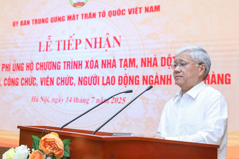 Đồng chí Đỗ Văn Chiến phát biểu ý kiến tại buổi lễ.
