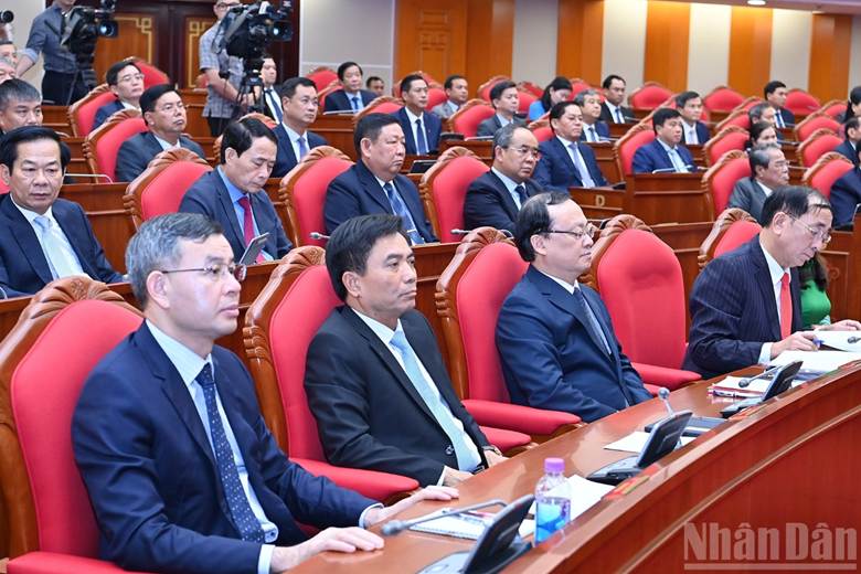 
Các đại biểu tham dự bế mạc Hội nghị lần thứ 12 Ban Chấp hành Trung ương Đảng Cộng sản Việt Nam khóa XIII.