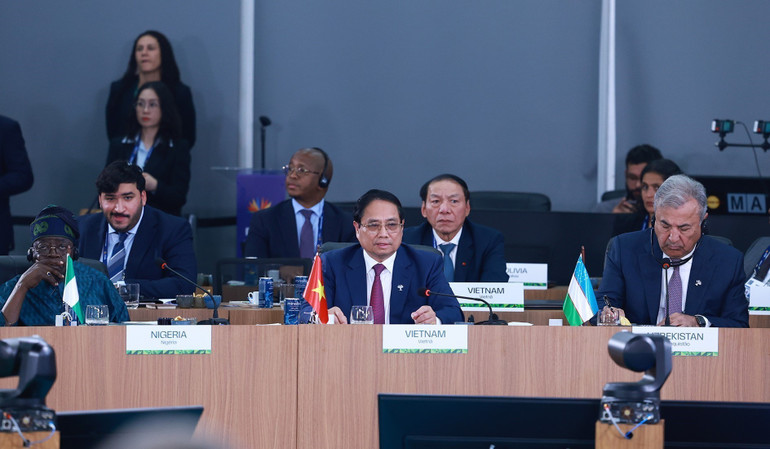 Thủ tướng Phạm Minh Chính phát biểu tại Phiên thảo luận cấp cao Tăng cường chủ nghĩa đa phương, các vấn đề kinh tế-tài chính và trí tuệ nhân tạo. (Ảnh: Dương Giang/TTXVN)