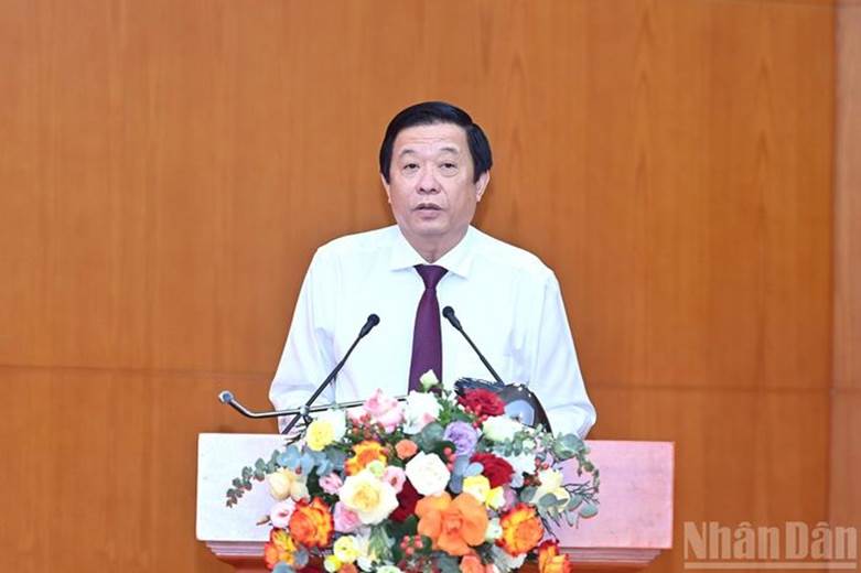 Phó Trưởng Ban Nội chính Trung ương Bùi Văn Nghiêm trình bày báo cáo tại hội nghị.