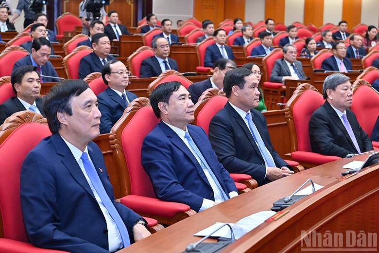 

Các đại biểu tham dự bế mạc Hội nghị lần thứ 12 Ban Chấp hành Trung ương Đảng Cộng sản Việt Nam khóa XIII.