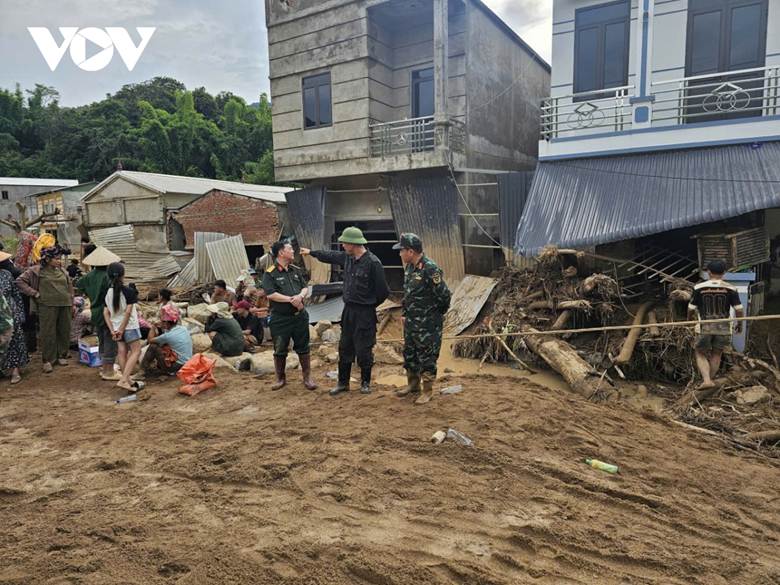 
Các phương án khôi phục điện, hạ tầng giao thông, thông tin liên lạc và đảm bảo an toàn cho bà con được triển khai nhanh chóng tại hiện trường