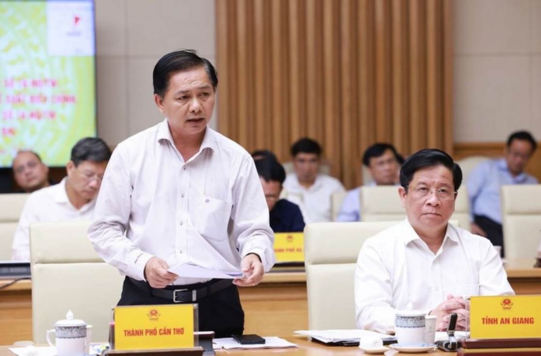 Đại diện lãnh đạo các bộ, ngành, địa phương dự và phát biểu tại hội nghị - Ảnh: VGP/Nhật Bắc