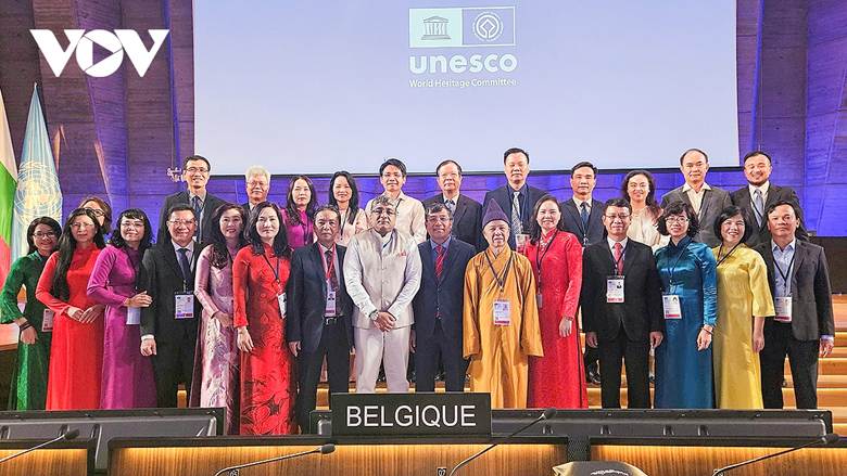 
Đoàn Việt Nam tại phiên họp thứ 47 của UNESCO với những cam kết bảo tồn, bảo vệ lâu dài, bền vững và phát huy giá trị của Di sản theo đúng quy định của Luật Di sản văn hóa và Công ước 1972 về Bảo vệ Di sản Văn hóa và Thiên nhiên Thế giới của UNESCO.
