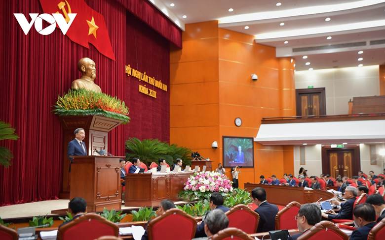 


Tổng Bí thư Tô Lâm nêu rõ, thực hiện ý kiến chỉ đạo của Bộ Chính trị, Ban Bí thư, các tiểu ban Văn kiện đã gấp rút điều chỉnh, bổ sung, hoàn thiện các Văn kiện để trình Trung ương cho ý kiến.
