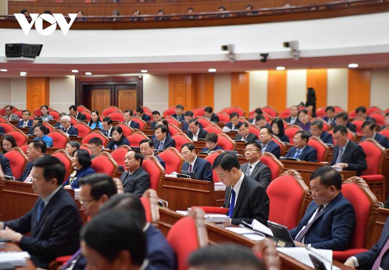 


Mỗi ý kiến đóng góp tại Hội nghị Trung ương lần này không chỉ có ý nghĩa với nội dung văn kiện, mà còn có vai trò trong việc hình thành đường lối chiến lược của Đảng ta từ nay đến năm 2030 và tầm nhìn đến năm 2045, 2050