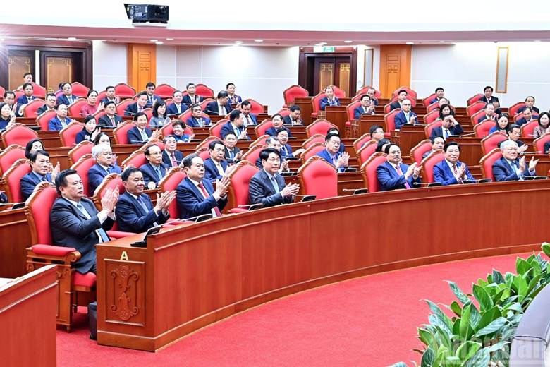 
Các đồng chí lãnh đạo Đảng, Nhà nước và các đại biểu tham dự phiên bế mạc Hội nghị.