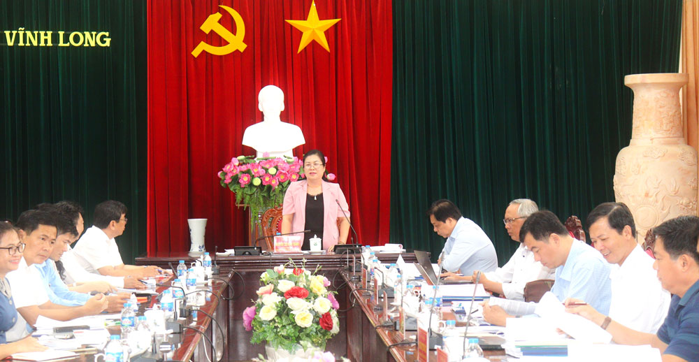 Đồng chí Nguyễn Thị Minh Trang chủ trì cuộc họp thẩm định văn kiện Đại hội Đảng bộ trực thuộc Tỉnh ủy đối với Đảng bộ các phường: Long Châu, Thanh Đức và Phước Hậu.