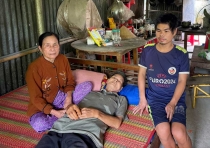 Gia đình khó khăn, bệnh tật đeo mang, cần được giúp đỡ
