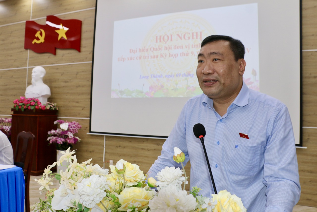 Đại biểu Quốc hội Thạch Phước Bình- Tỉnh ủy viên, Phó Trưởng đoàn chuyên trách Đoàn Đại biểu Quốc hội tỉnh Vĩnh Long phát biểu giải trình các ý kiến, kiến nghị của cử tri.