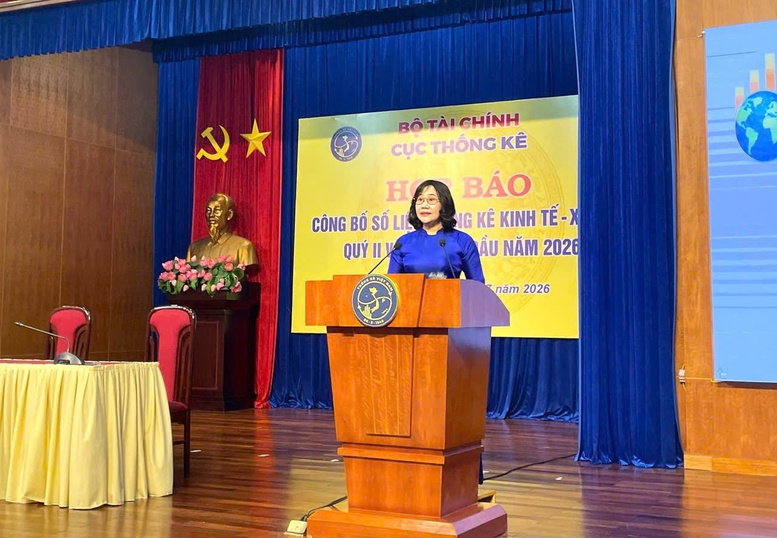 Bà Nguyễn Thị Hương, Cục trưởng Cục Thống kê, Bộ Tài chính phát biểu tại họp báo