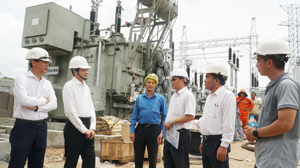 Đoàn công tác của Tổng Công ty Điện lực miền Nam khảo sát công trình Trạm 110kV Trà Ôn và đường dây đấu nối.

