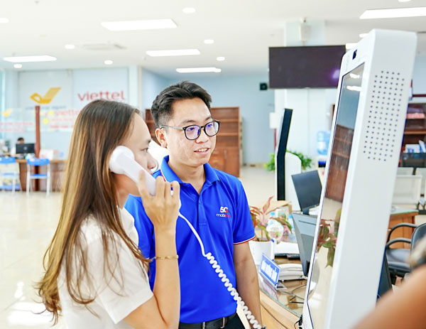 Ứng dụng công nghệ hiện đại trong giải quyết thủ tục hành chính, nâng chất lượng phục vụ người dân, doanh nghiệp.

