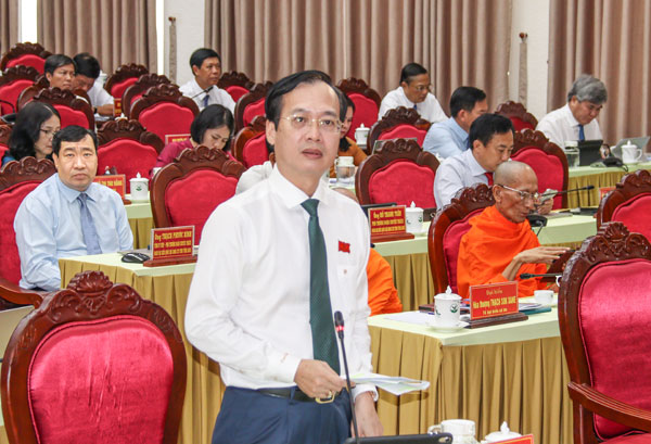 Đồng chí Trần Trí Quang- Phó Bí thư Tỉnh ủy, Chủ tịch UBND tỉnh trả lời chất vấn tại Kỳ họp thứ hai, HĐND tỉnh khóa XI.

